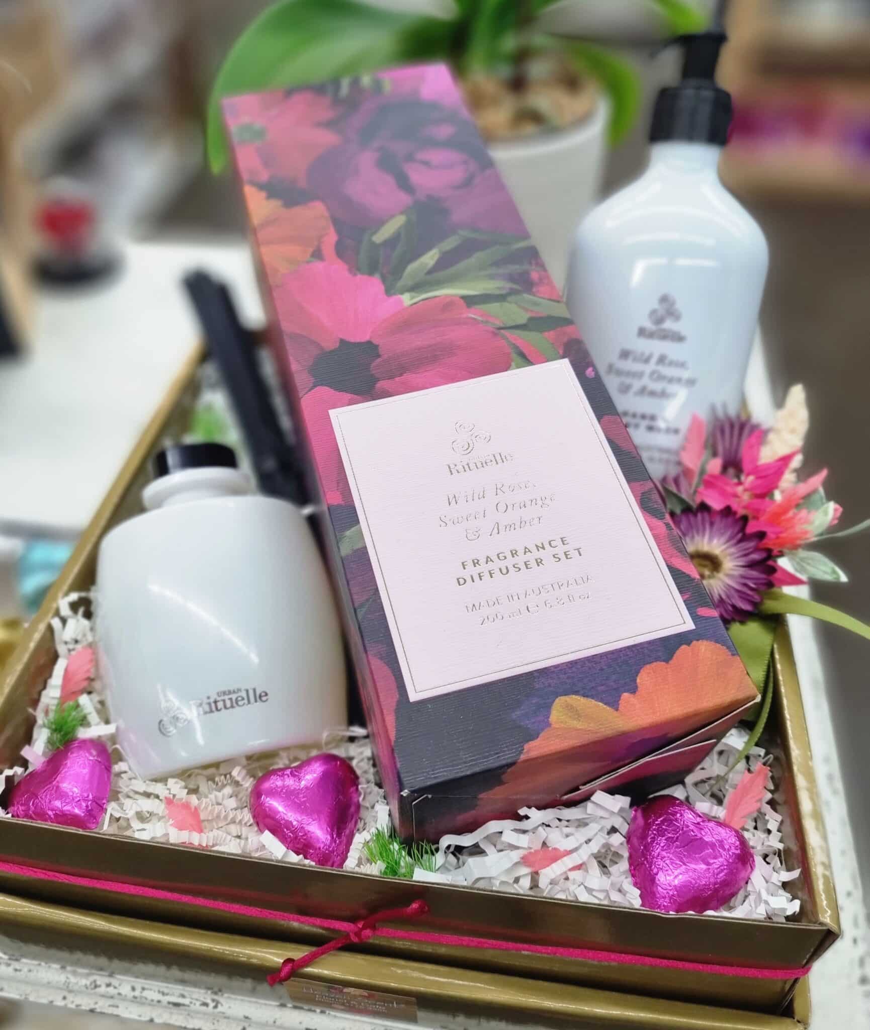 Wild Rose Gift Box Heaven Scent Flowers & Gifts